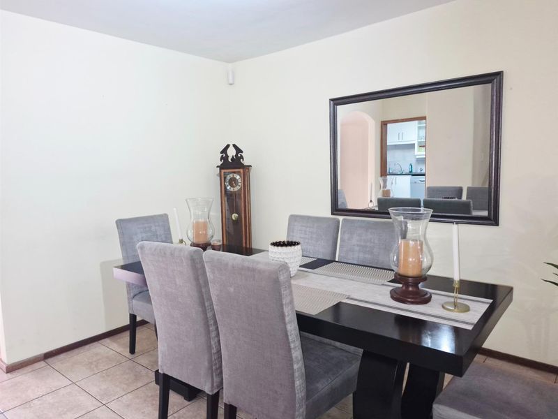 Modern 3-Bedroom Duplex in St Andrews, Bedfordview - Photo 8