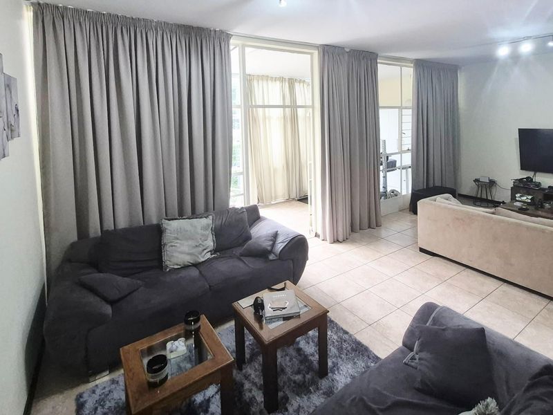 Modern 3-Bedroom Duplex in St Andrews, Bedfordview - Photo 9