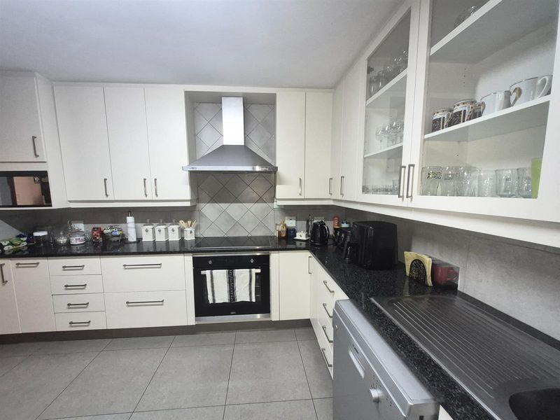 Modern 3-Bedroom Duplex in St Andrews, Bedfordview - Photo 5