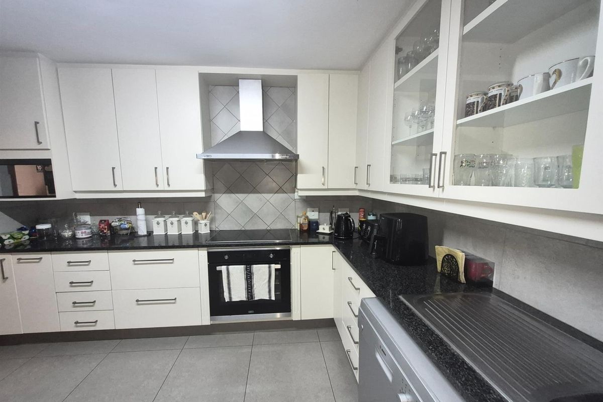 Modern 3-Bedroom Duplex in St Andrews, Bedfordview - Photo 5