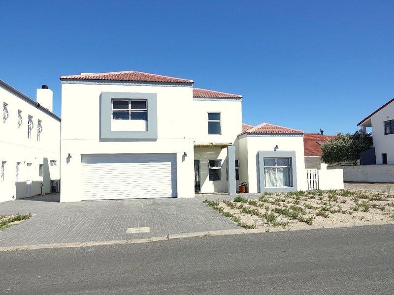 3 Bedroom House for Sale in Port Owen with a beautiful bird watch view. - Photo 2