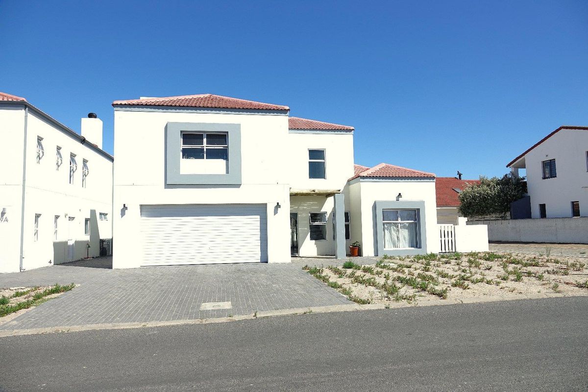 3 Bedroom House for Sale in Port Owen with a beautiful bird watch view. - Photo 2