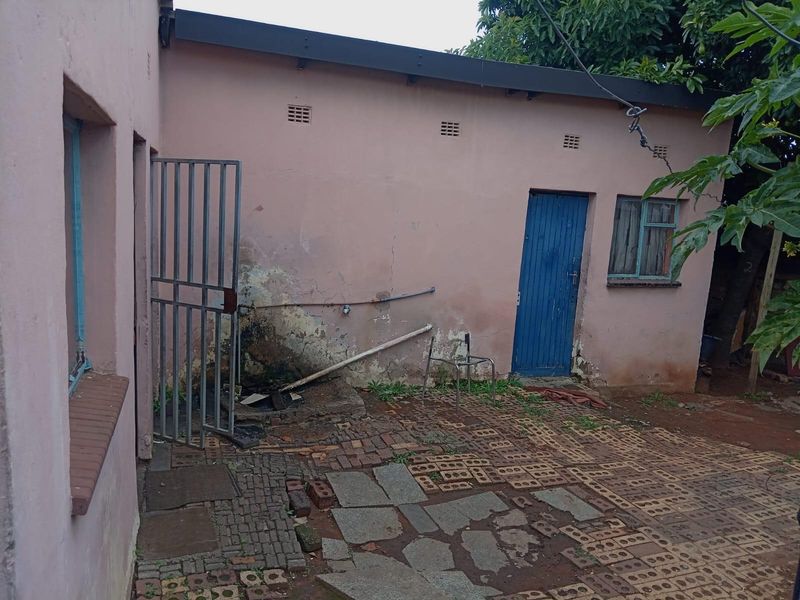 Stand For Sale in Orlando, Soweto - Photo 9