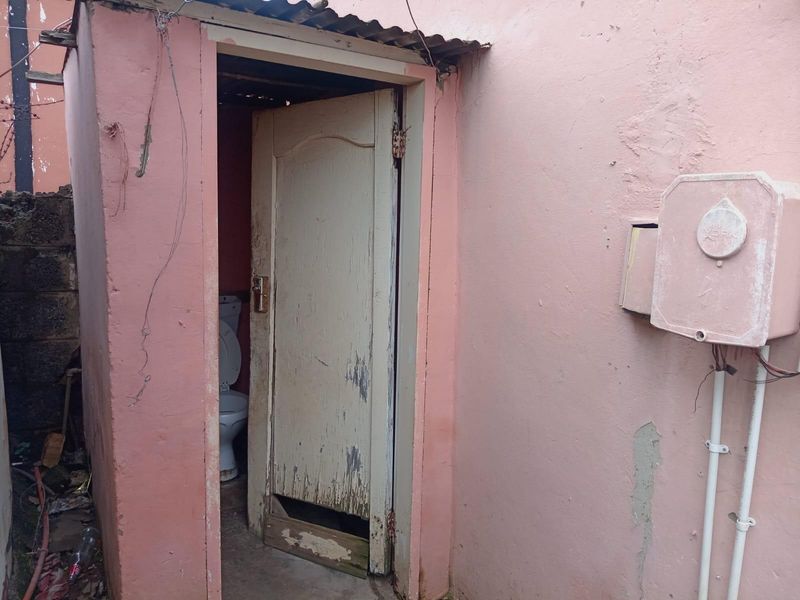 Stand For Sale in Orlando, Soweto - Photo 8