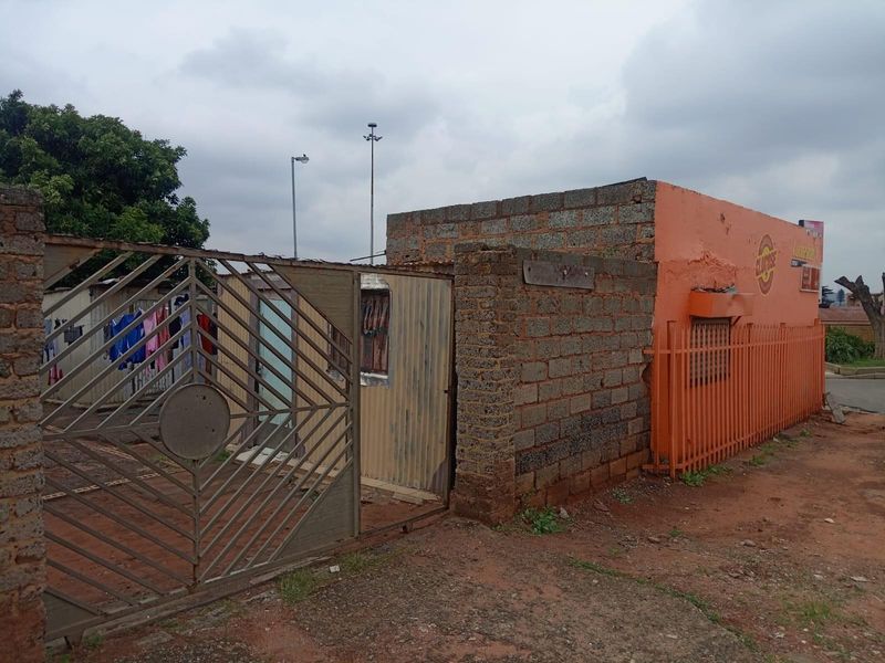 Stand For Sale in Orlando, Soweto - Photo 4