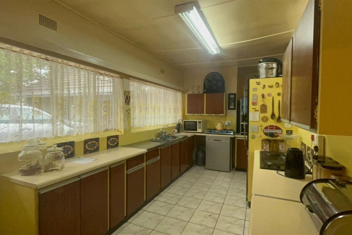 5-Bedroom House For Sale in Sasolburg Central - Photo 4