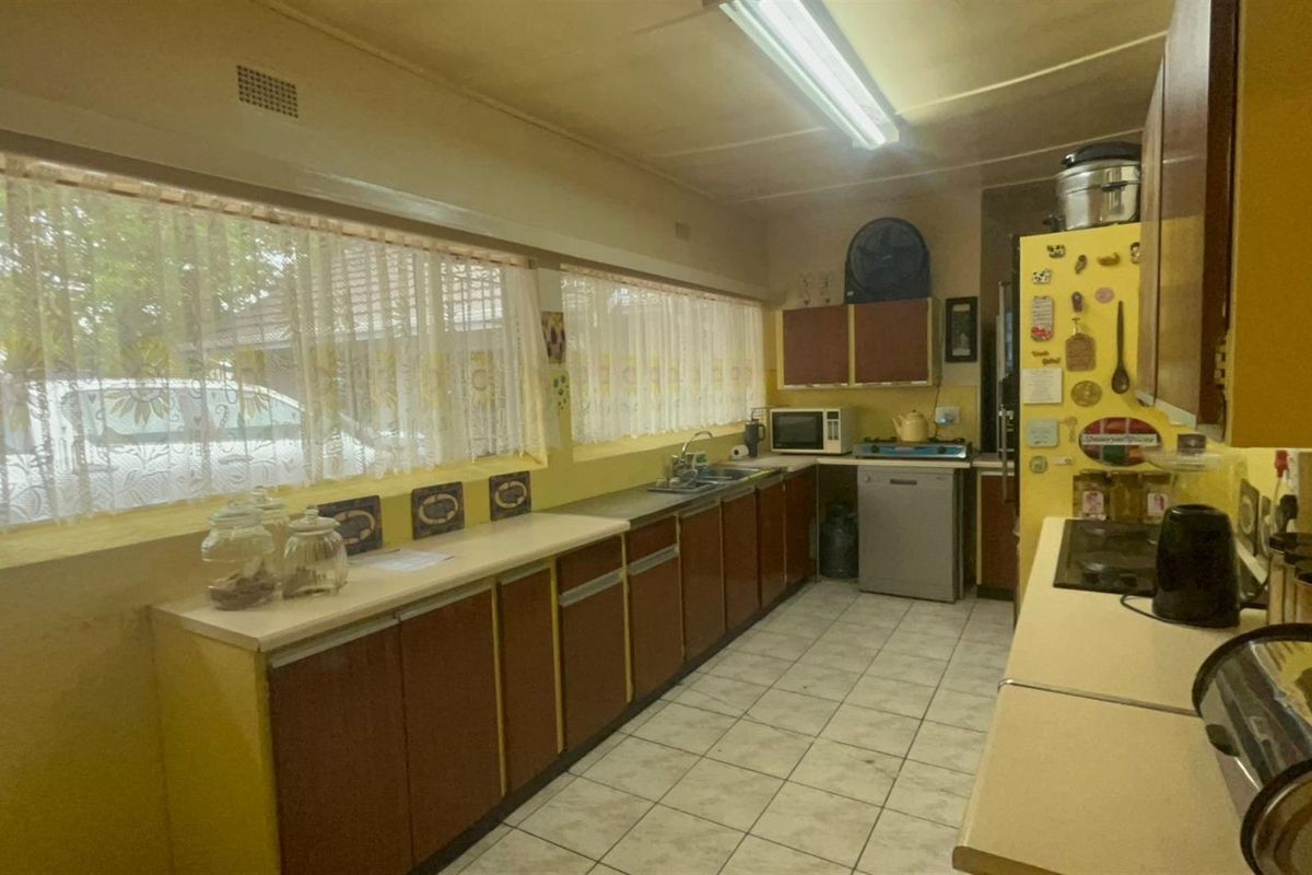 5-Bedroom House For Sale in Sasolburg Central - Photo 5