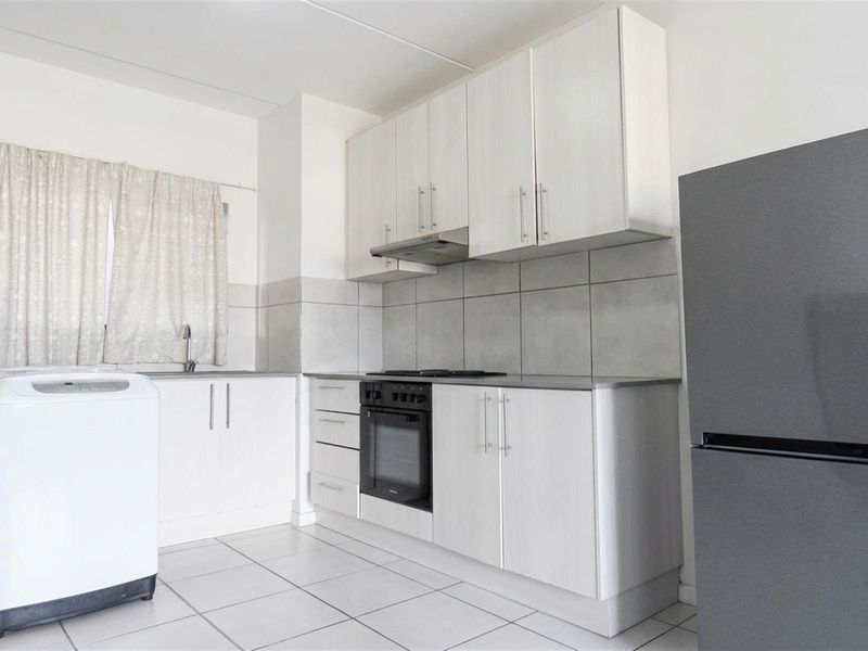 Modern 2-Bedroom, 2 En-Suite Apartment in Secure Parklands East Complex - Photo 6