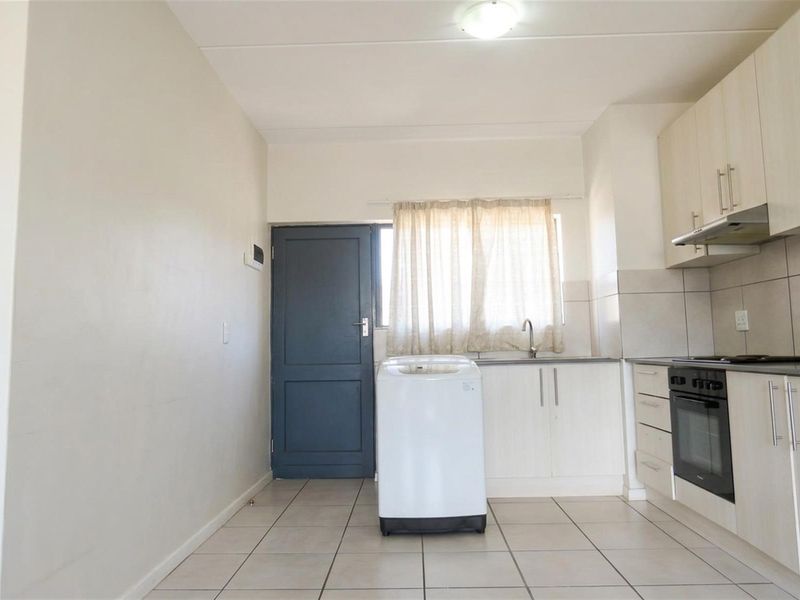 Modern 2-Bedroom, 2 En-Suite Apartment in Secure Parklands East Complex - Photo 7