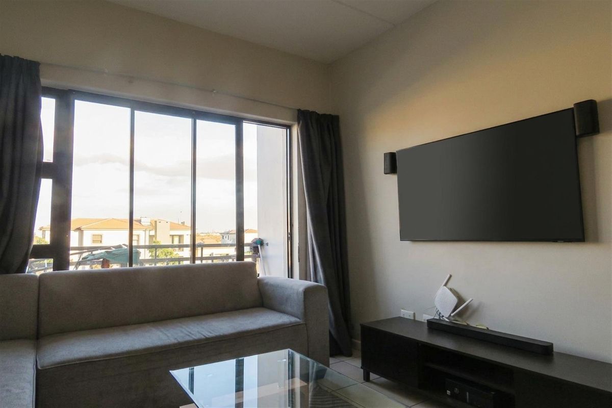 Modern 2-Bedroom, 2 En-Suite Apartment in Secure Parklands East Complex - Photo 3