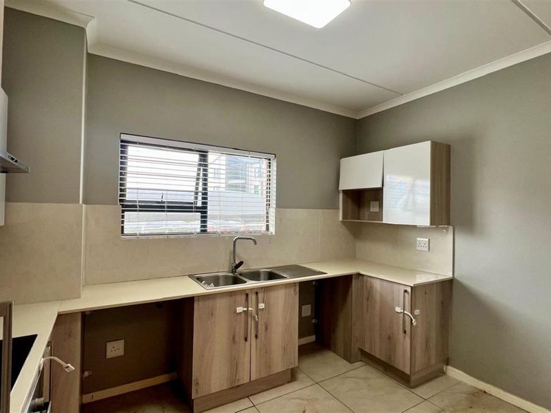 Apartment To Rent in North Riding, Randburg - Photo 2