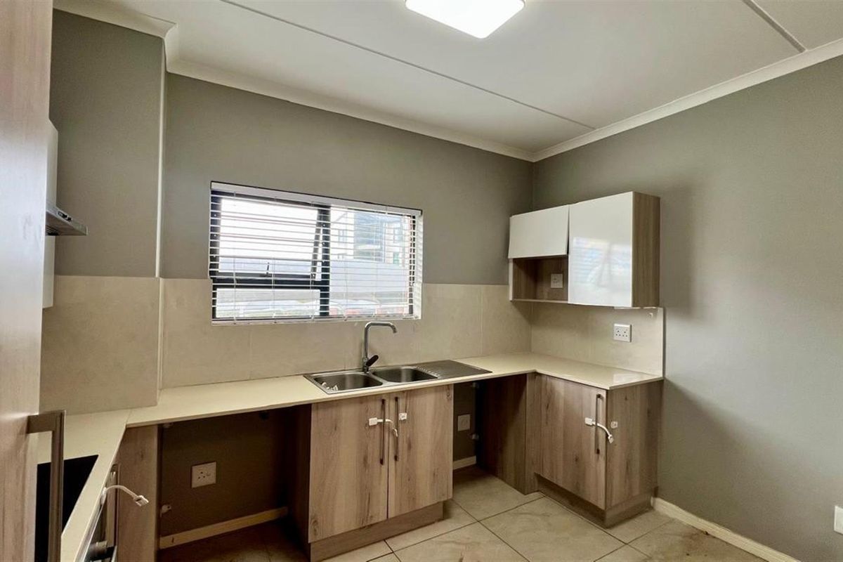 Apartment To Rent in North Riding, Randburg - Photo 2