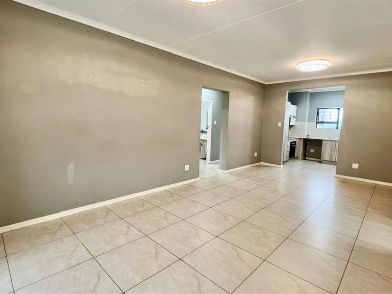 Apartment To Rent in North Riding, Randburg - Photo 2