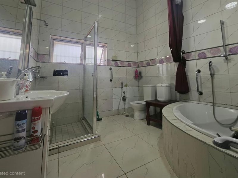 Spacious 6 Bedroom Home with Multiple EnSuites and Flatlet For Sale - Photo 10