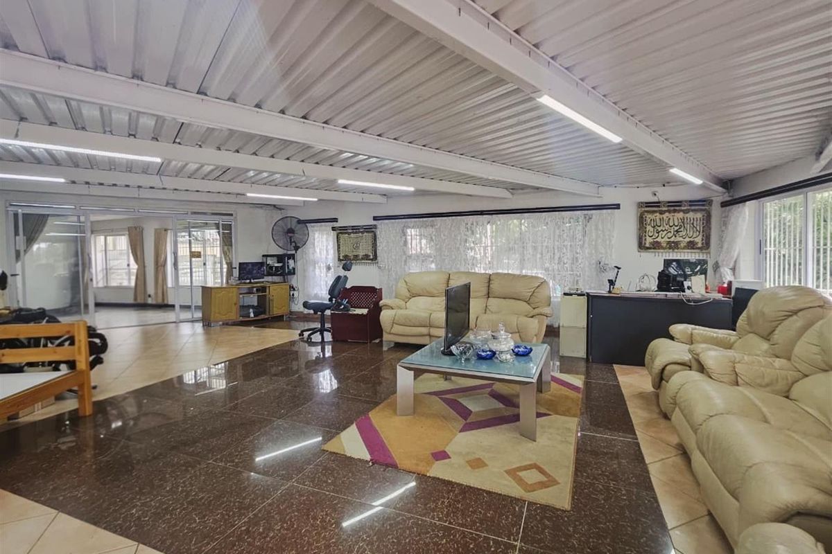 Spacious 6 Bedroom Home with Multiple EnSuites and Flatlet For Sale - Photo 3