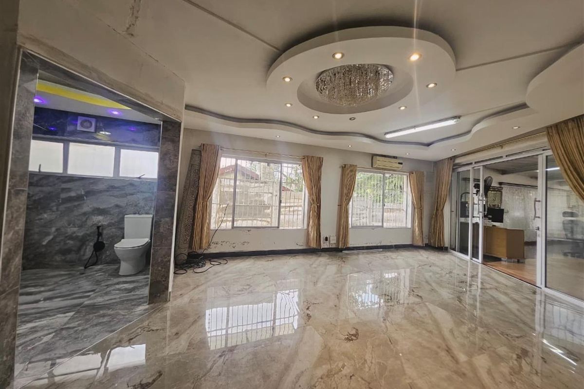 Spacious 6 Bedroom Home with Multiple EnSuites and Flatlet For Sale - Photo 5