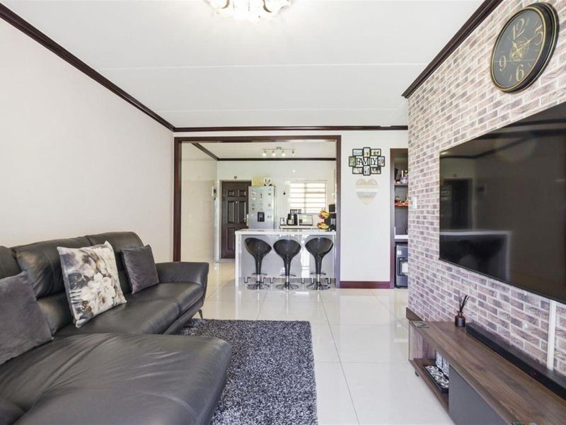 Apartment To Rent in Fourways, Sandton - Photo 2