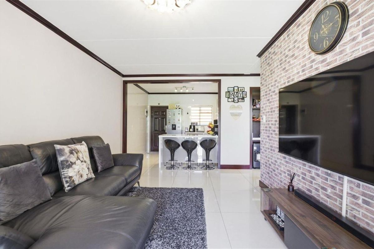 Apartment To Rent in Fourways, Sandton - Photo 2