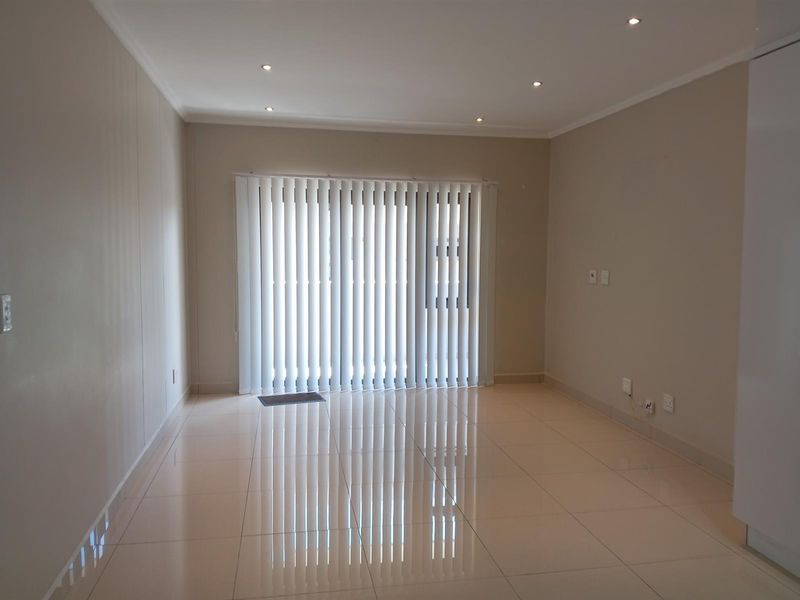 Stunning Apartment not to be missed - Photo 3