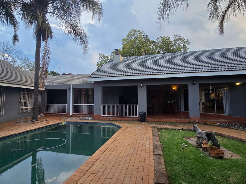 Expansive 2,683sqm Corner Property with Income Potential and Ultimate Entertainment Appeal! - Photo 5