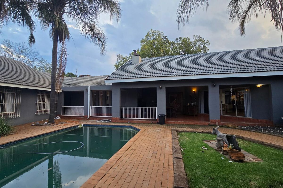 Expansive 2,683sqm Corner Property with Income Potential and Ultimate Entertainment Appeal! - Photo 5