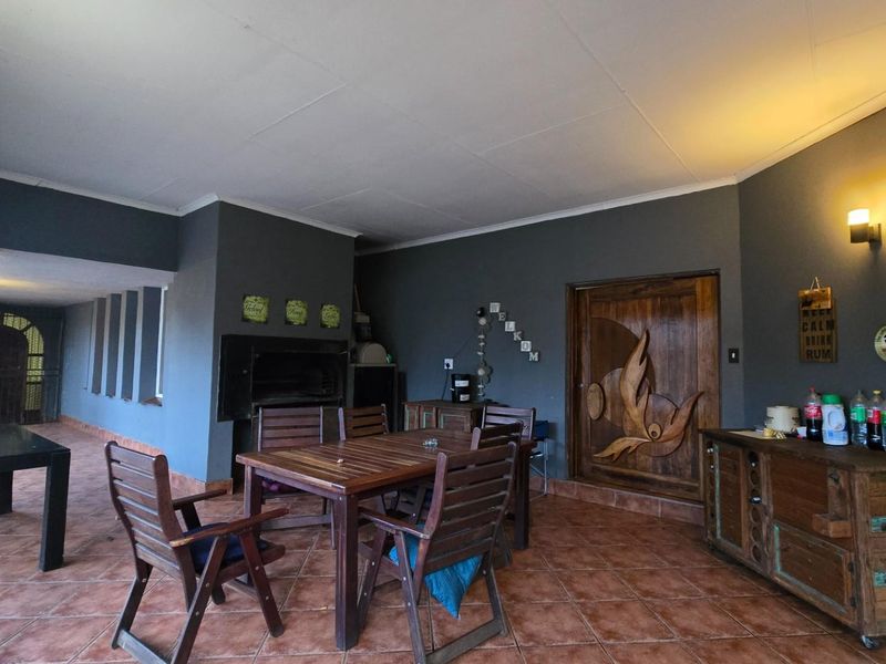 Expansive 2,683sqm Corner Property with Income Potential and Ultimate Entertainment Appeal! - Photo 8