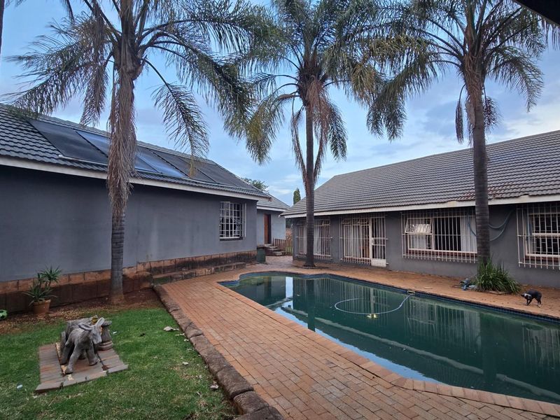 Expansive 2,683sqm Corner Property with Income Potential and Ultimate Entertainment Appeal! - Photo 6