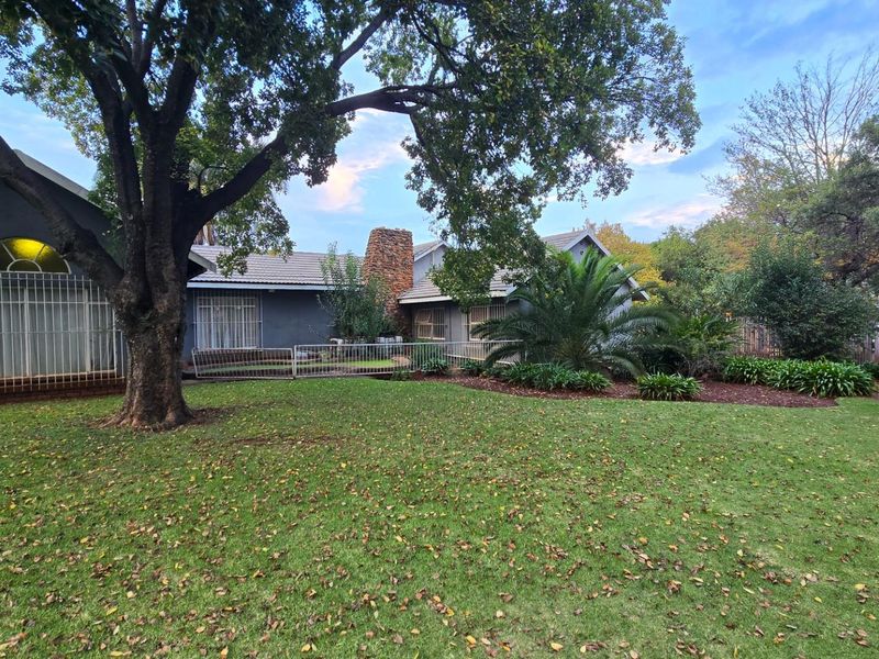 Expansive 2,683sqm Corner Property with Income Potential and Ultimate Entertainment Appeal! - Photo 4