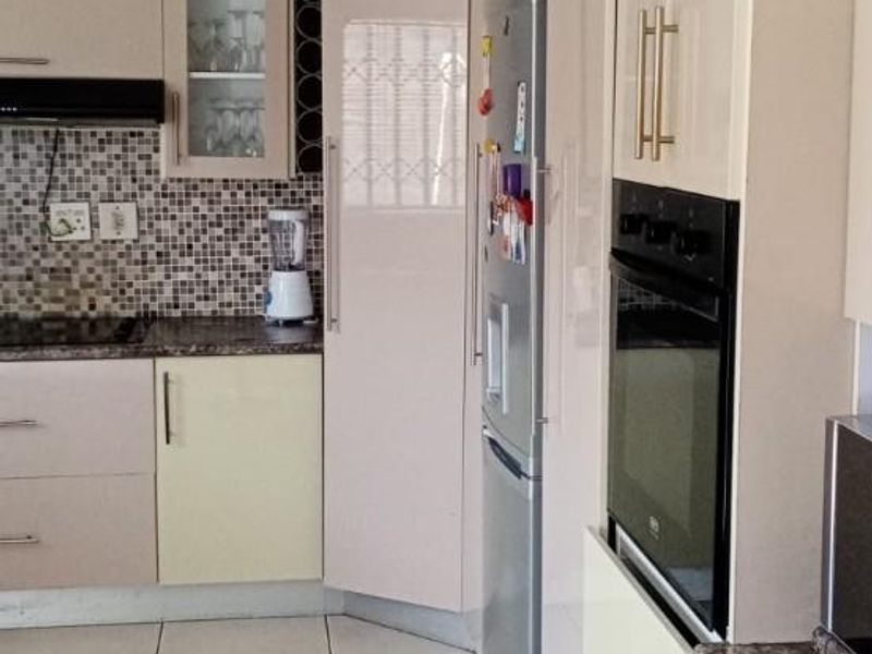 House For Sale in Meadowlands, Soweto - Photo 8