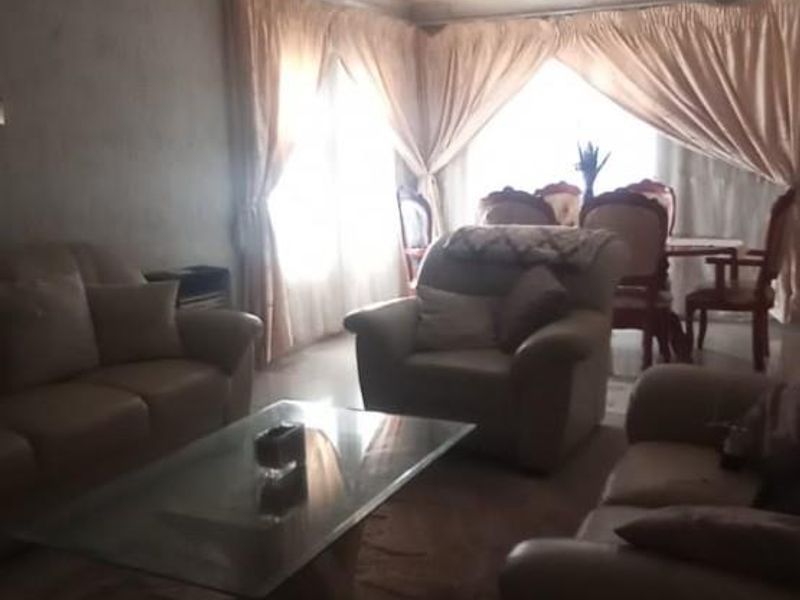 House For Sale in Meadowlands, Soweto - Photo 2