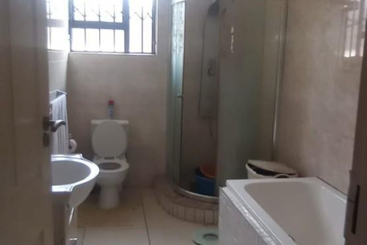 House For Sale in Meadowlands, Soweto - Photo 5