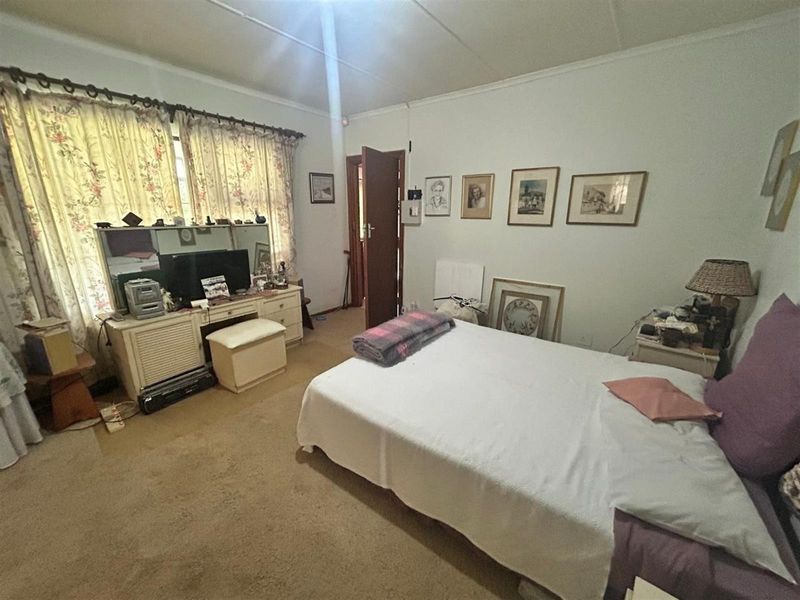 Spacious Family Living on a Corner Plot in Sunrise-on-Sea - Photo 6