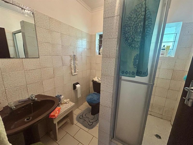 Spacious Family Living on a Corner Plot in Sunrise-on-Sea - Photo 9