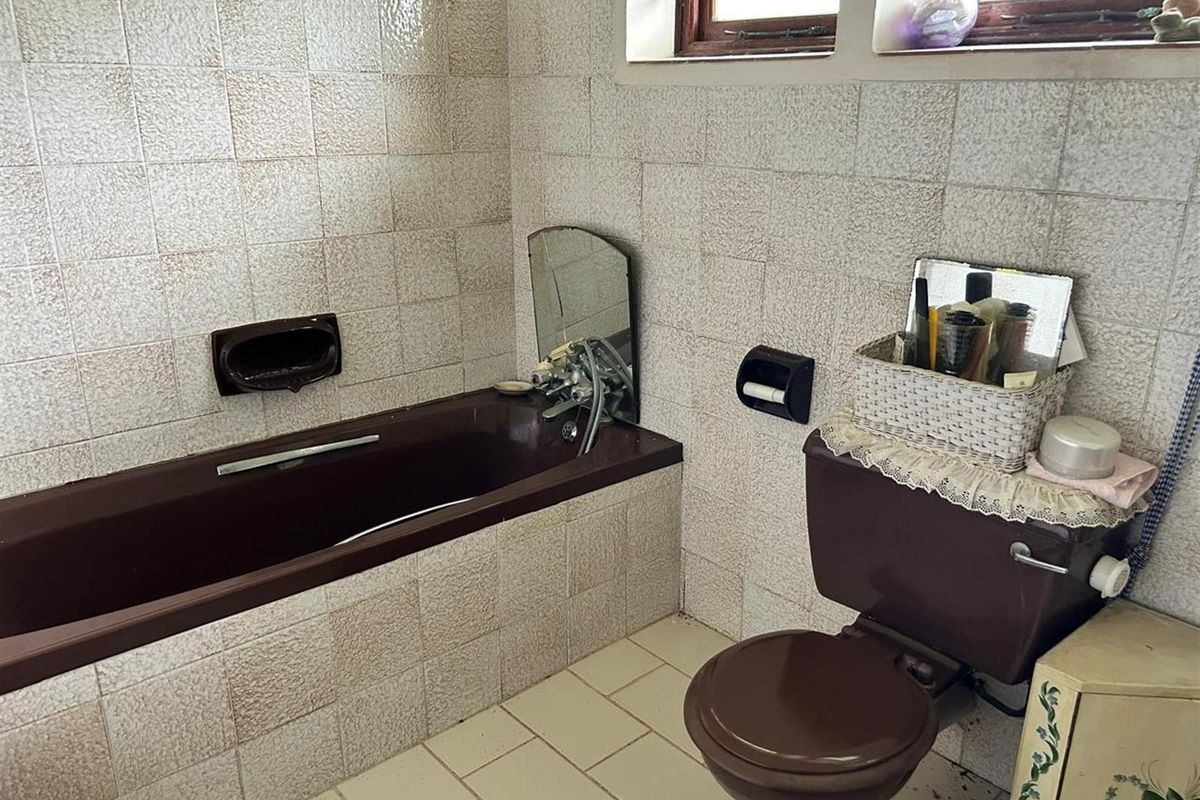 Spacious Family Living on a Corner Plot in Sunrise-on-Sea - Photo 5