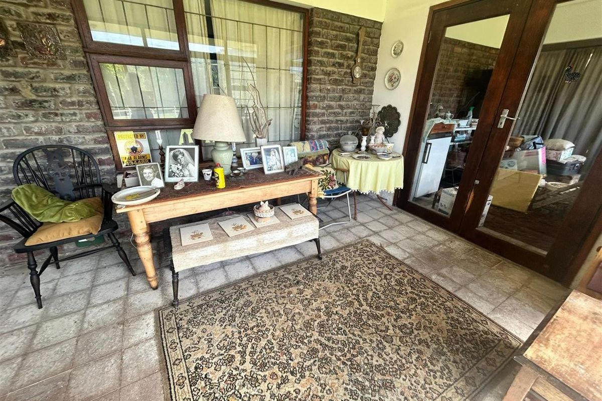 Spacious Family Living on a Corner Plot in Sunrise-on-Sea - Photo 4