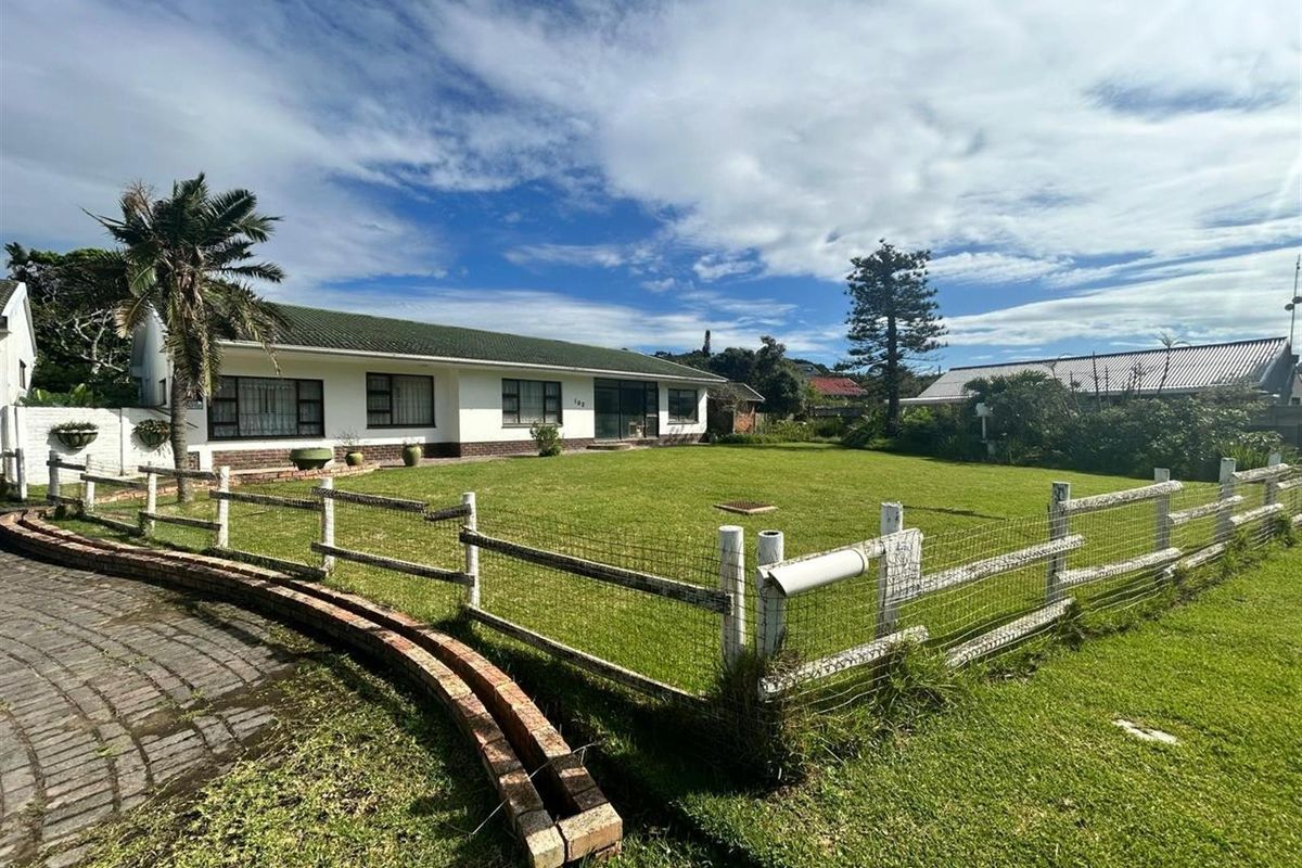 Spacious Family Living on a Corner Plot in Sunrise-on-Sea - Photo 3