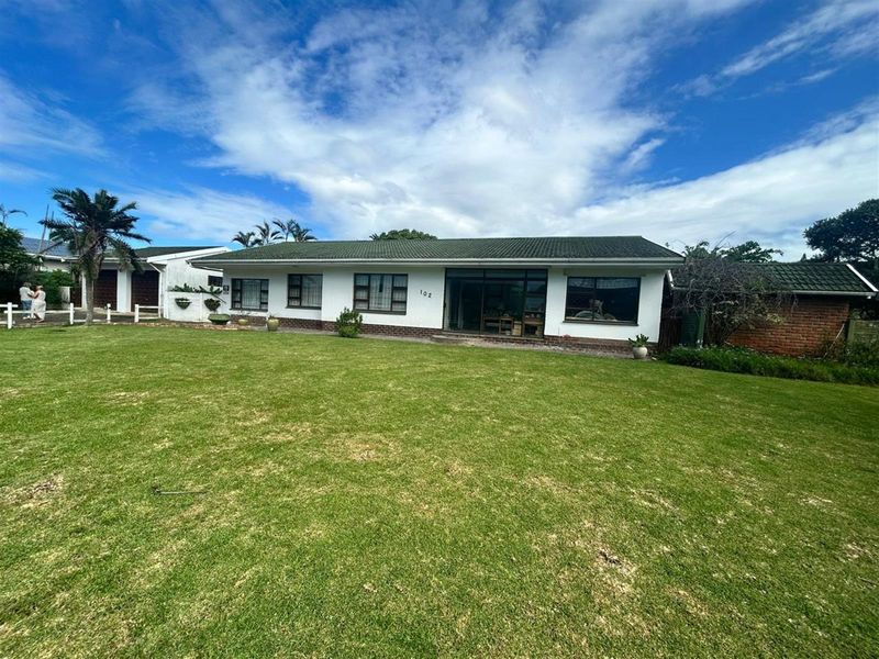 Spacious Family Living on a Corner Plot in Sunrise-on-Sea - Photo 2