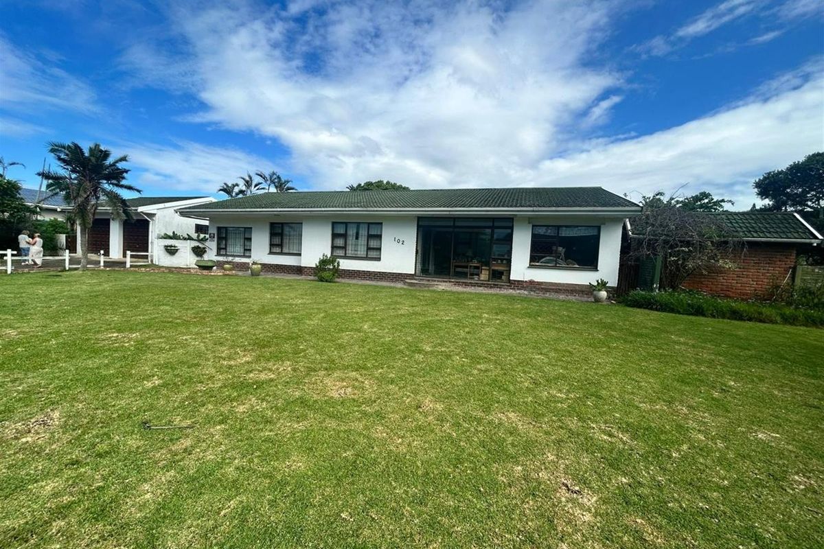 Spacious Family Living on a Corner Plot in Sunrise-on-Sea - Photo 2