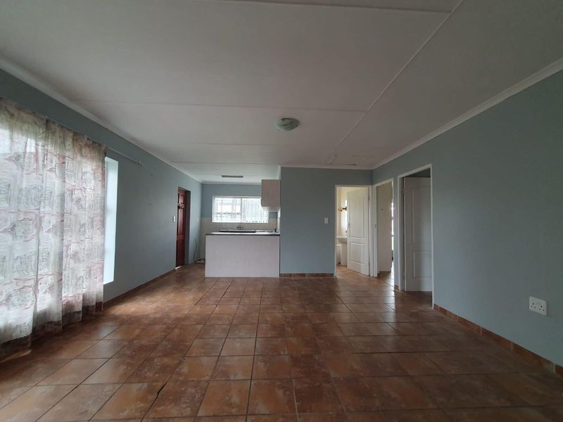 Easy Living in the Heart of Albertinia - Photo 10