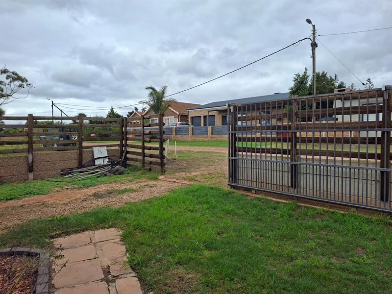 Easy Living in the Heart of Albertinia - Photo 5