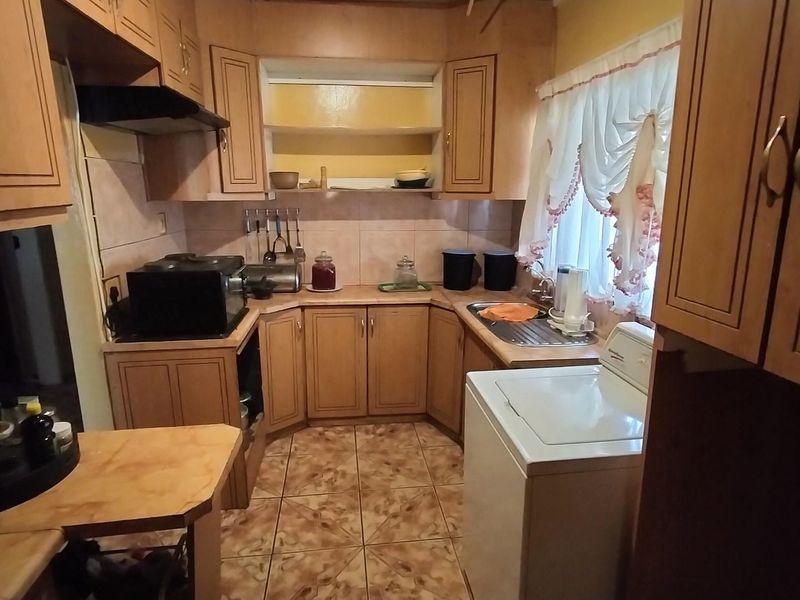 Modern low maintenance up for grabs - Photo 6