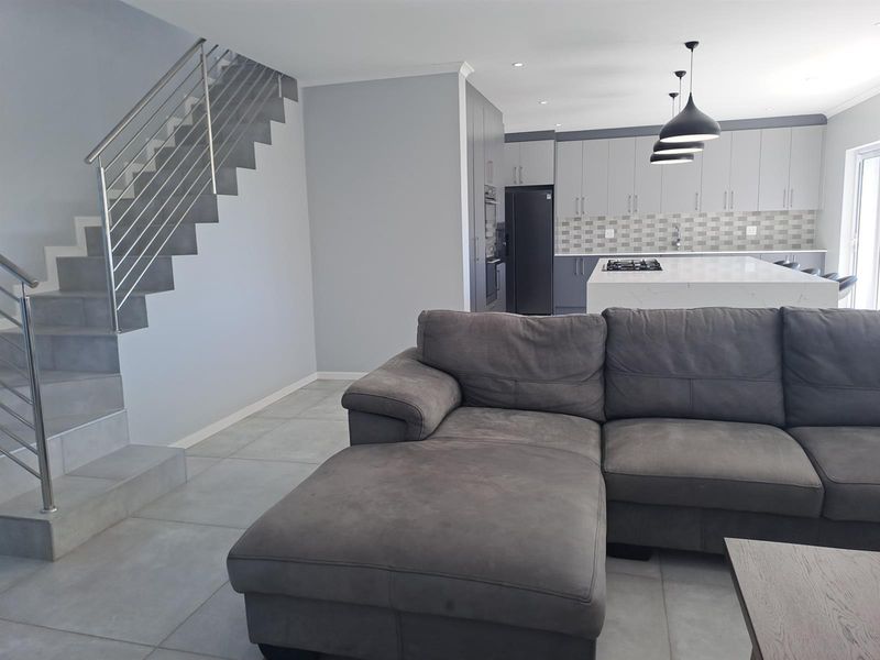 Luxurious Freehold Townhouse with Stunning views - Photo 9