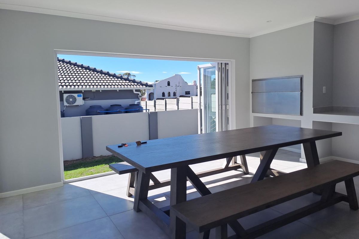 Luxurious Freehold Townhouse with Stunning views - Photo 5