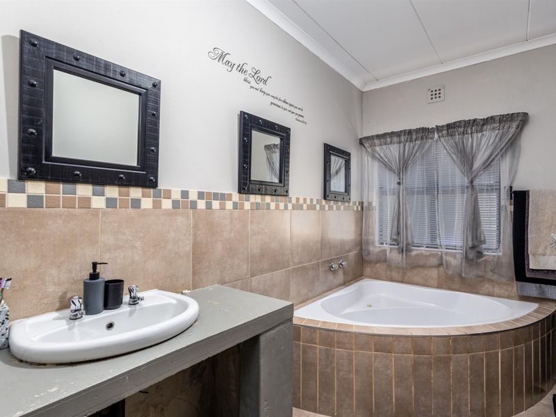 Small Holding For Sale in Joostenbergvlakte, Kraaifontein - Photo 5