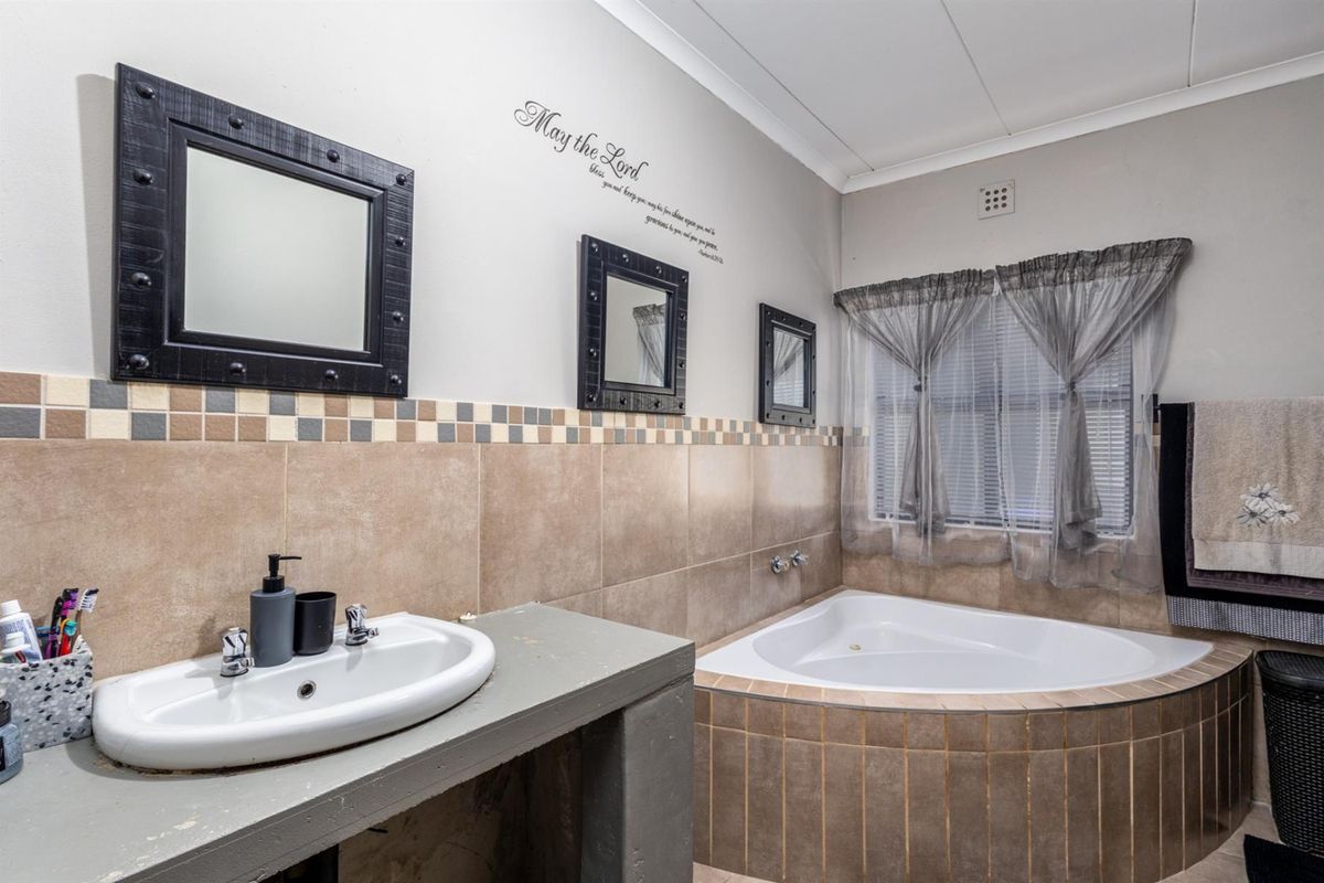 Small Holding For Sale in Joostenbergvlakte, Kraaifontein - Photo 5