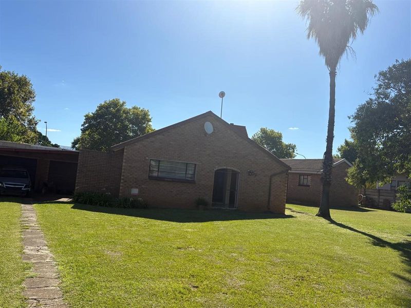 4-Bedroom House with Flatlet For Sale in Sunnyridge, Newcastle, KwaZulu Natal - Photo 5