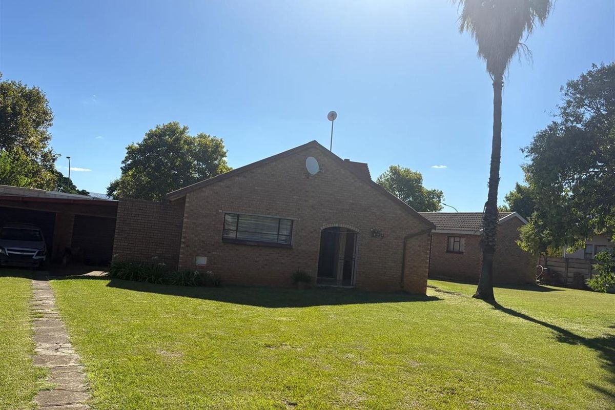 4-Bedroom House with Flatlet For Sale in Sunnyridge, Newcastle, KwaZulu Natal - Photo 5