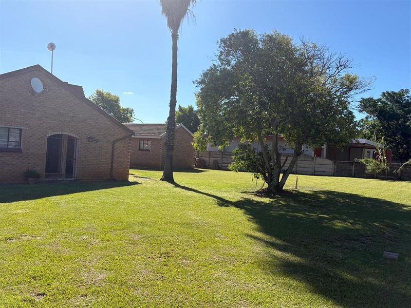 4-Bedroom House with Flatlet For Sale in Sunnyridge, Newcastle, KwaZulu Natal - Photo 4