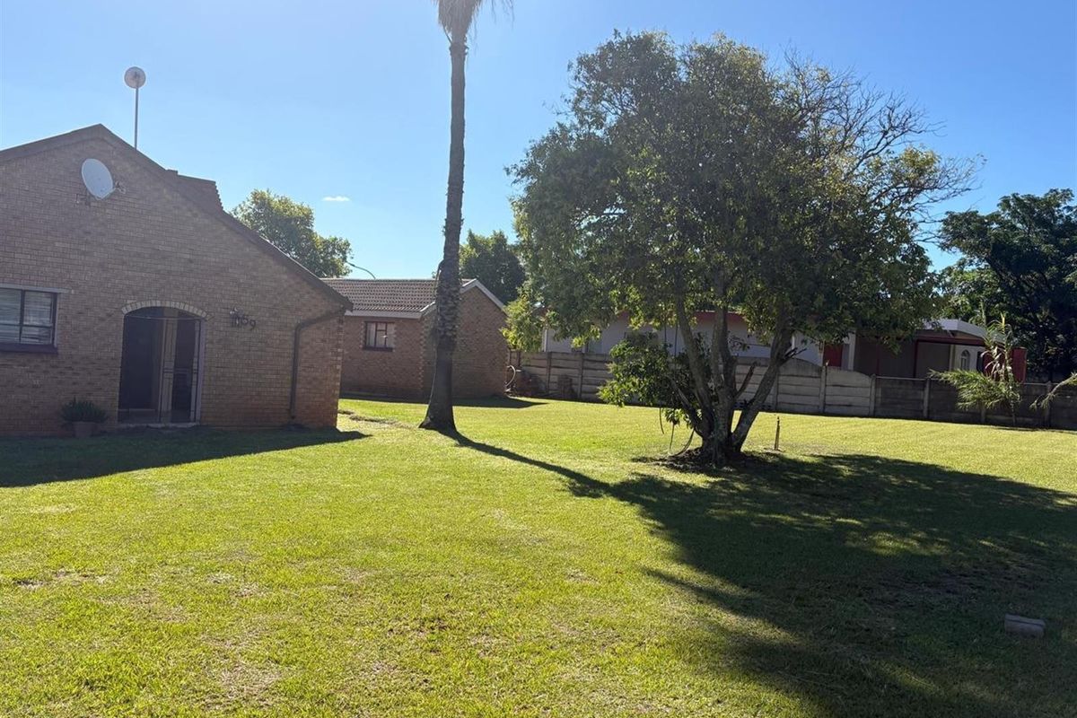 4-Bedroom House with Flatlet For Sale in Sunnyridge, Newcastle, KwaZulu Natal - Photo 4