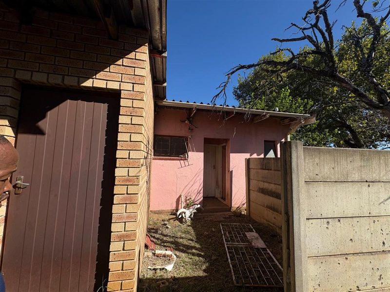 4-Bedroom House with Flatlet For Sale in Sunnyridge, Newcastle, KwaZulu Natal - Photo 6